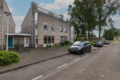 Voorkant buiten + straatbeeld.jpg